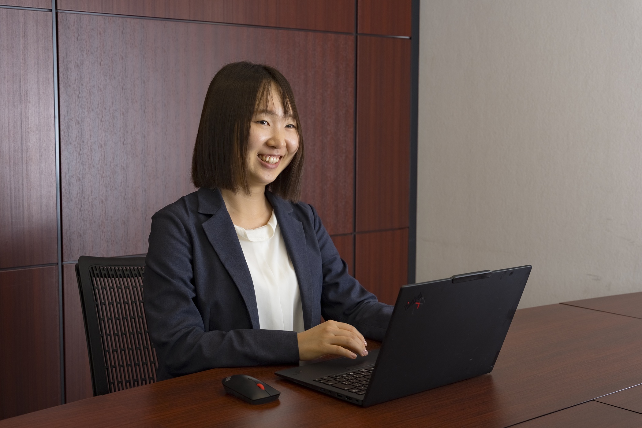 専門家としての冷静さと、人としての温かさが共存する職場